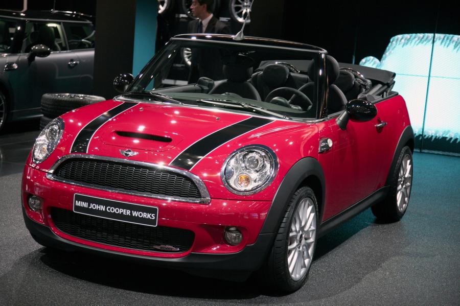  Mini Cooper JCW Cabrio 2010 года  (фото 14 из 16)